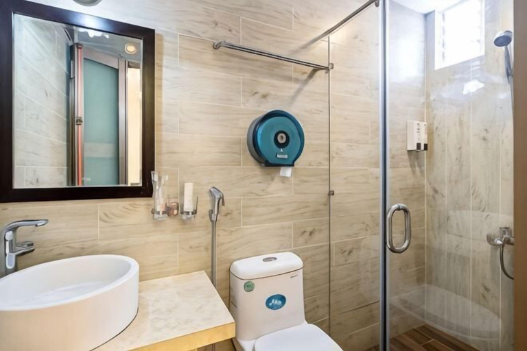 Bathroom 4, Lotus Laverne Hotel, Bình Thạnh