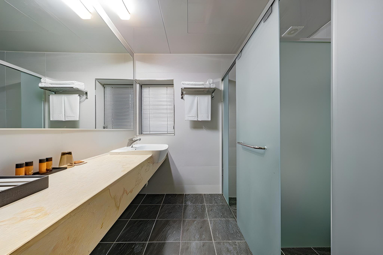 Bathroom, R&B Business Hotel, Yeosu