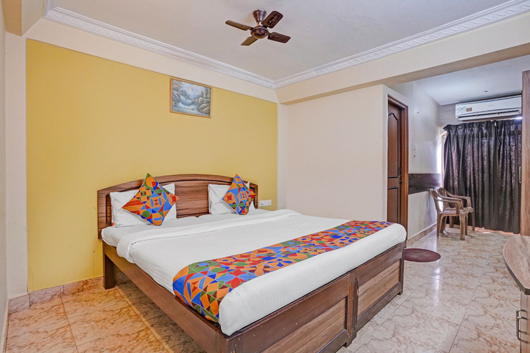 Room 5, FabHotel Picnic Plaza - Nr. Mall De Goa, Porvorim, North Goa