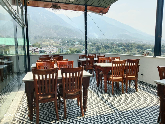 Food & Drinks 2, The Whispering Winds Resort, Kangra
