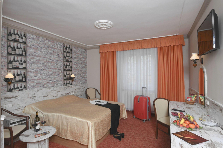Bedroom 3, Hotel Korona Eger Wellness and Conference Hotel, Eger