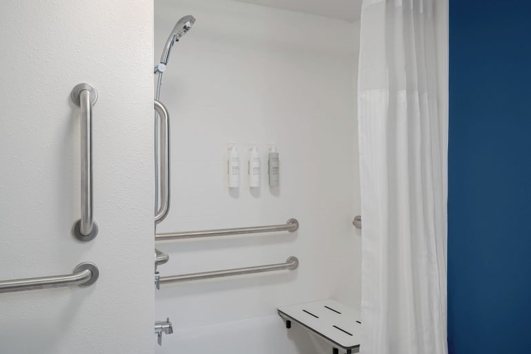Bathroom 4, Spark by Hilton Seattle Airport, SeaTac