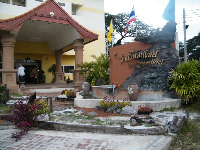 Entrance 3, Khamsrithong Chai Hotel, Muang Mukdahan