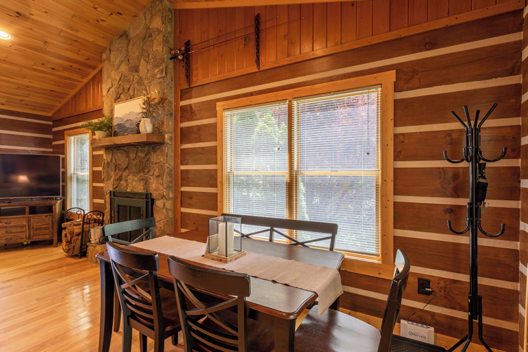 Interior 2, 1 Relaxing Place - Quaint Cottage, Great Mountain View, hot Tub, and Fire pit, Watauga