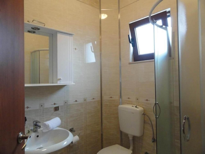 Bathroom 3, Apartments Oasis