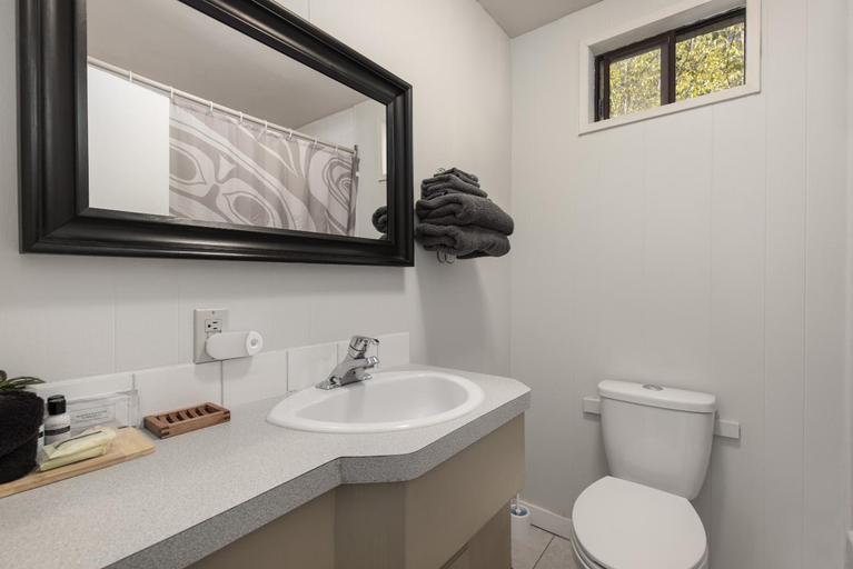 Bathroom 3, The Hitching Post Motel, Squamish-Lillooet