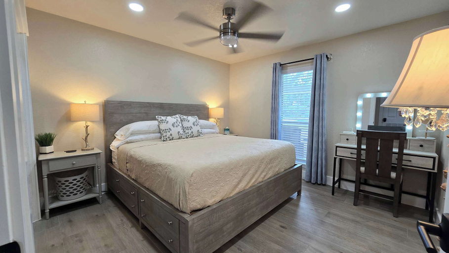Room 2, Gruene Gables Pool & Game Room, Comal
