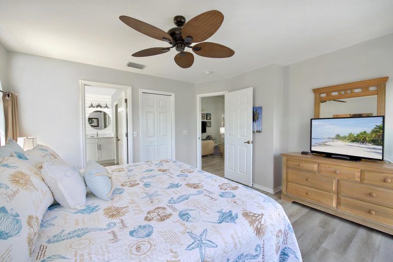 Bedroom 3, Hidden Treasure, Lee