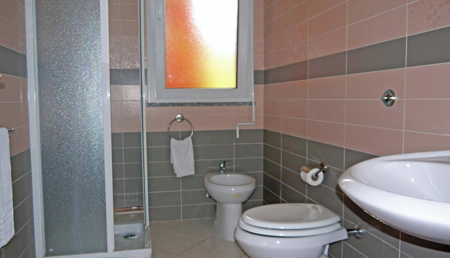 Bathroom, Villaggio Club Tortorella, Salerno