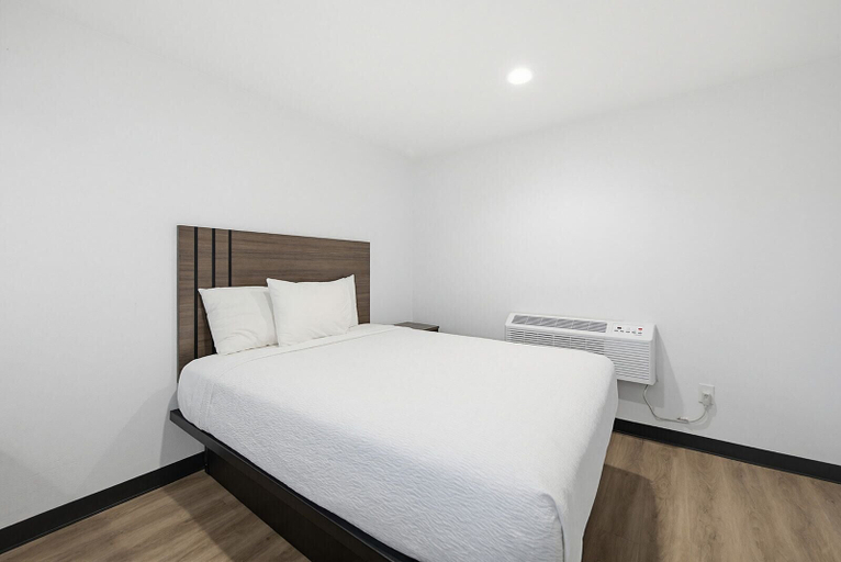 Bedroom 3, Hyland Motel Van Nuys, Los Angeles