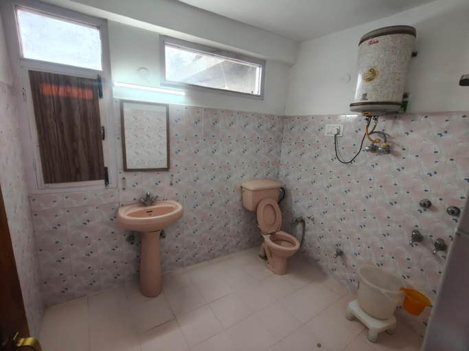 Bathroom 4, Hotel Alpine Manali, Kullu