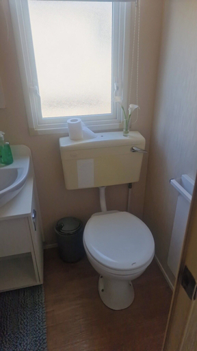 Bathroom 2, 3 Bed Caravan - Sleeps 8 - Pool - Pet Friendly, Lincolnshire