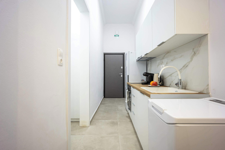 Private kitchen 3, Modern Studio l King Bed & Work Corner, Attica