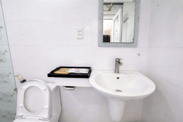 Bathroom 4, Q Song Chi Con Dao Hotel, Côn Đảo