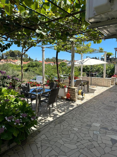Food & Drinks, Apartments Ivana, Trpanj