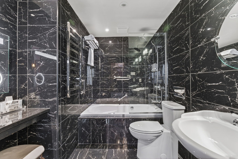 Bathroom 4, Hôtel Le Clos Saint-Louis - Par Aneyro, Communauté-Urbaine-de-Québec