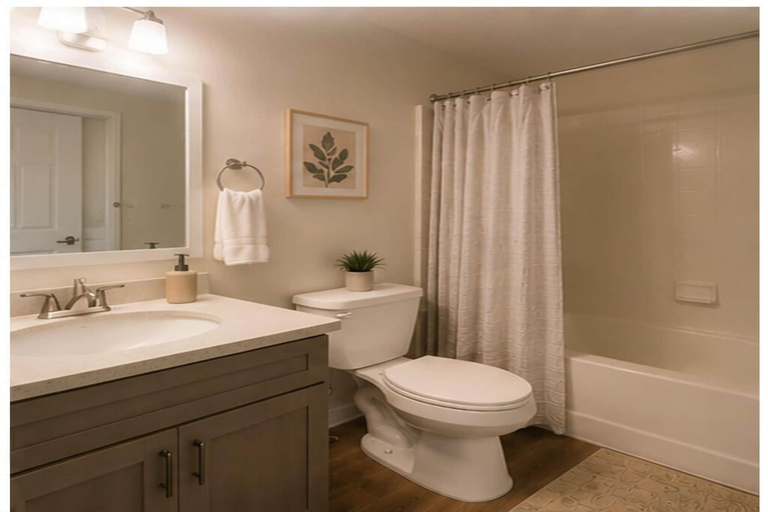 Bathroom, The Rilynn Hotel, Toronto