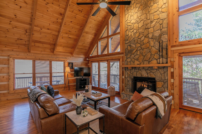 Interior 2, Happy Trees Cabin - et Friendly Spacious Cabin With Pool Table 15min to Boone, Watauga
