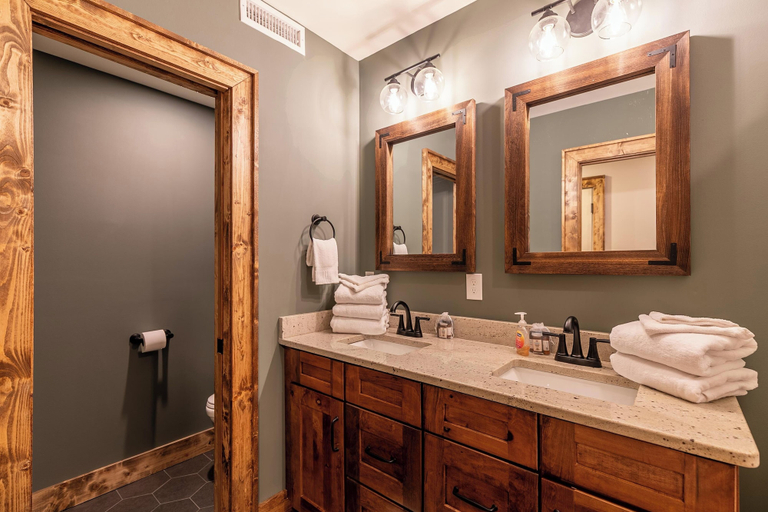Interior 4, Blue Heaven, Watauga