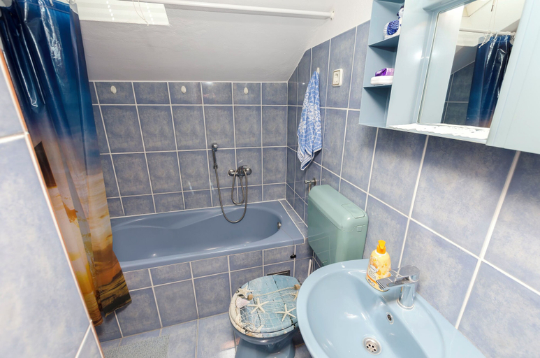 Bathroom 2, Apartment Mirni by the sea, Vodice