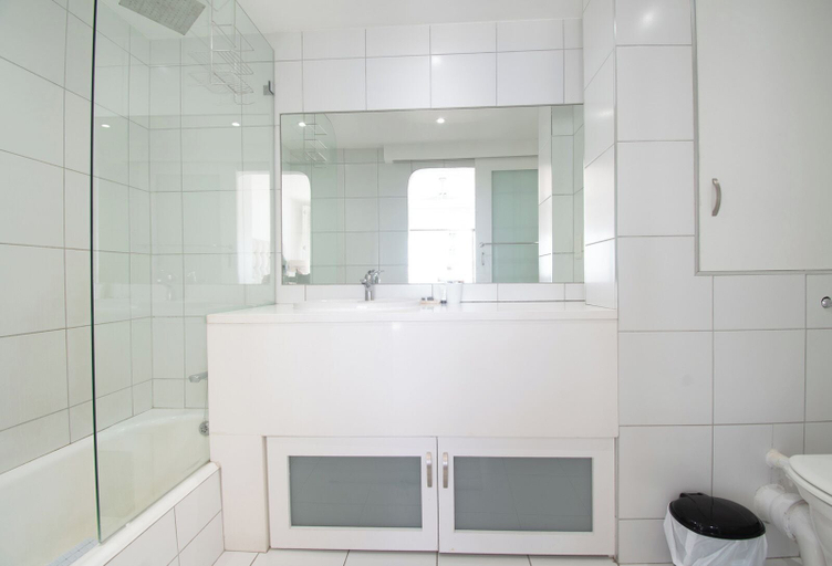 Bathroom 3, 1002 Bermudas, eThekwini