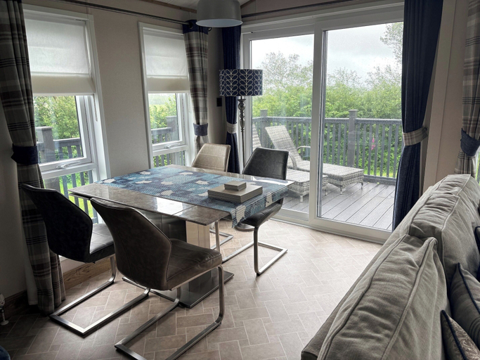 Interior, Harrogate Lodge - Sleeps4- South Facing Decking, Devon