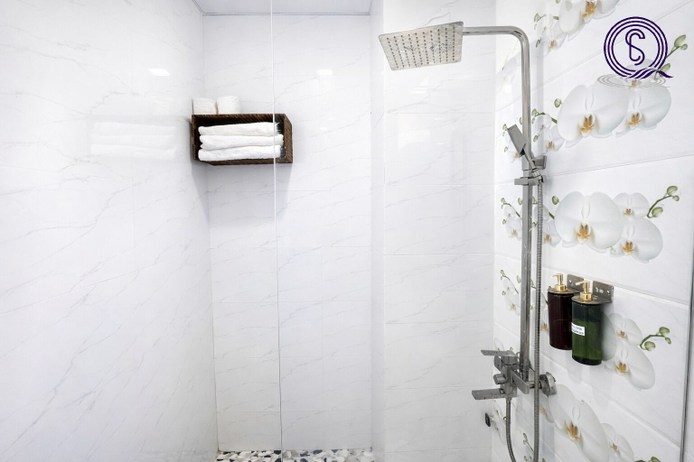 Bathroom 3, Q Song Chi Con Dao Hotel, Côn Đảo