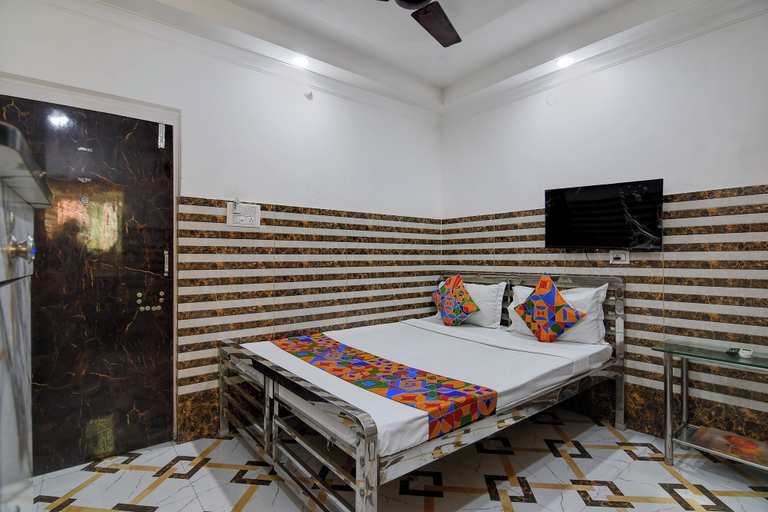 Room 4, Via Ayush Villa, Hiland Park, South 24 Parganas