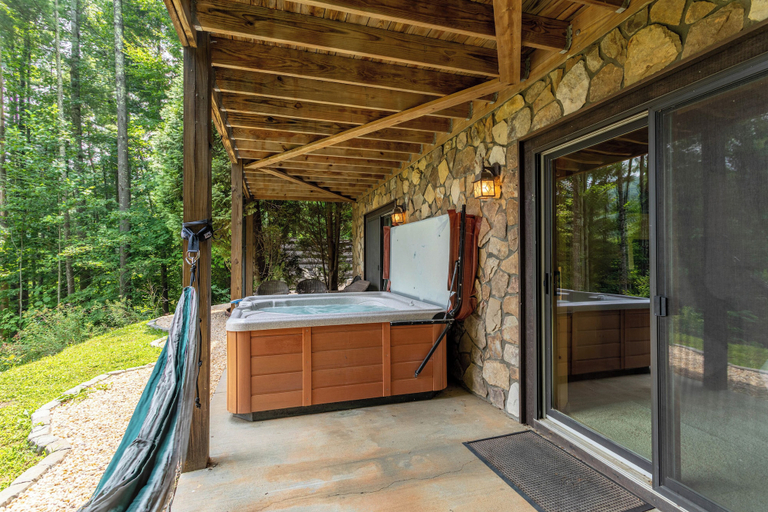 Interior 3, 1 Relaxing Place - Quaint Cottage, Great Mountain View, hot Tub, and Fire pit, Watauga