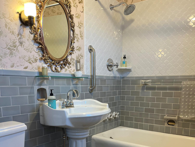 Bathroom 4, Munroe Inn Boutique Hotel, Androscoggin