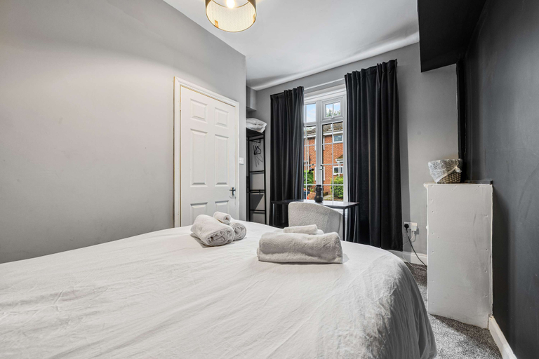 Room 5, 3 BR Home 3 min Close to MCR City Centre Free Park, Manchester