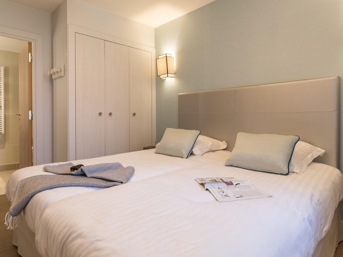 Room 3, Premium Deauville Spa Apartment for 8, Calvados