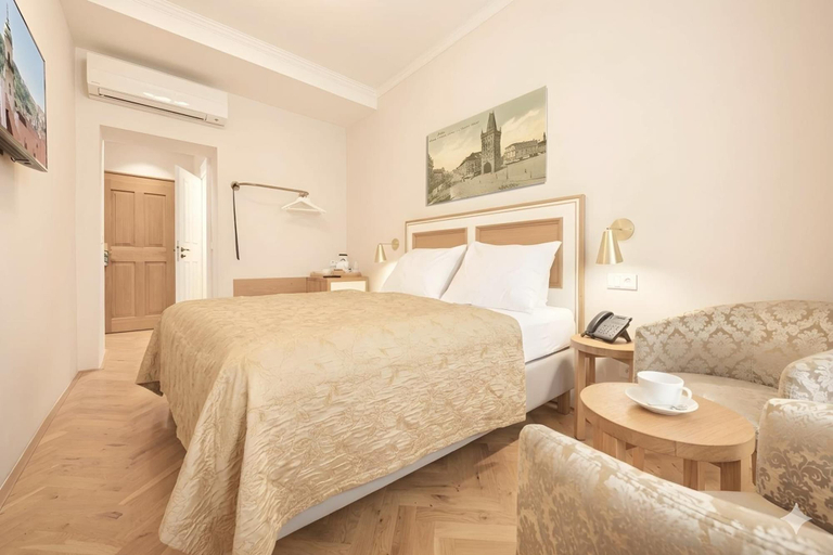 Bedroom 2, Hotel At the Golden Scissors, Praha 1