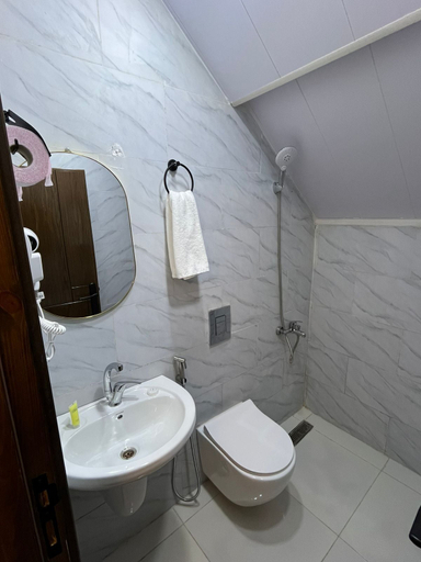 Bathroom 4, north paradise hotel, Wastiyyeh