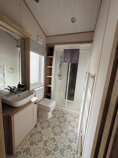 Bathroom 4, Harrogate Lodge - Sleeps4- South Facing Decking, Devon