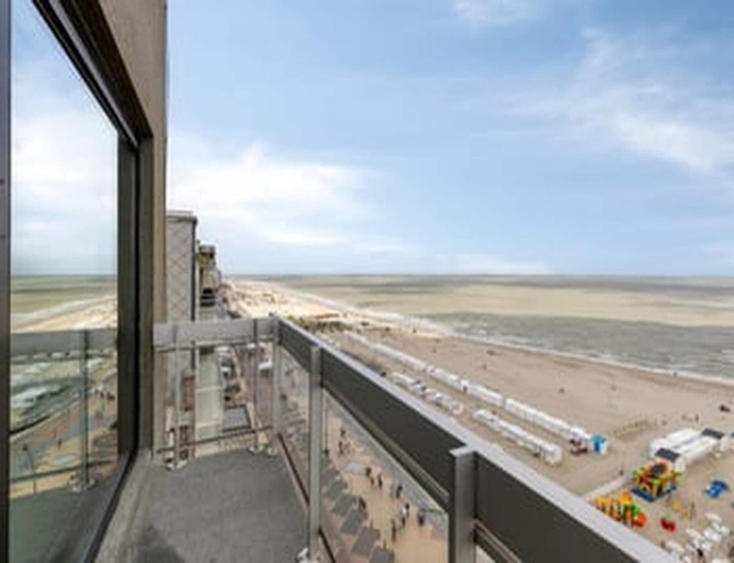 Balcony, Sea View Apartment for 6 in Zeedijk, West-Vlaanderen