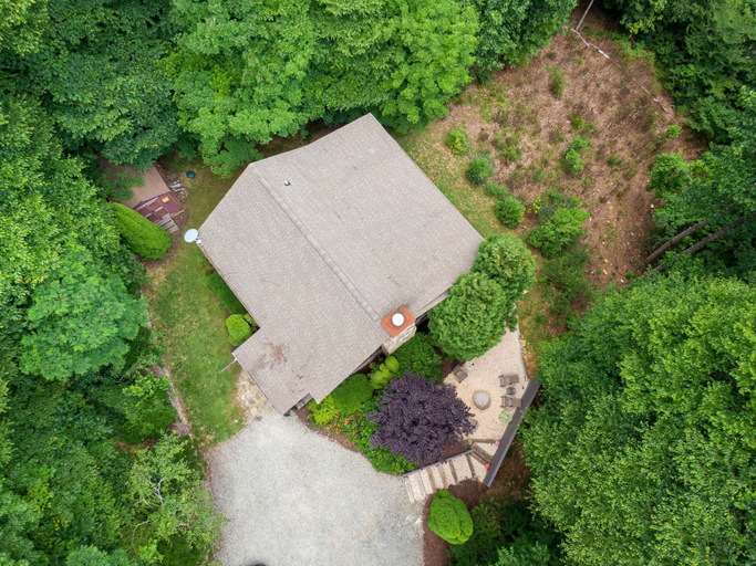 Interior 4, 1 Relaxing Place - Quaint Cottage, Great Mountain View, hot Tub, and Fire pit, Watauga