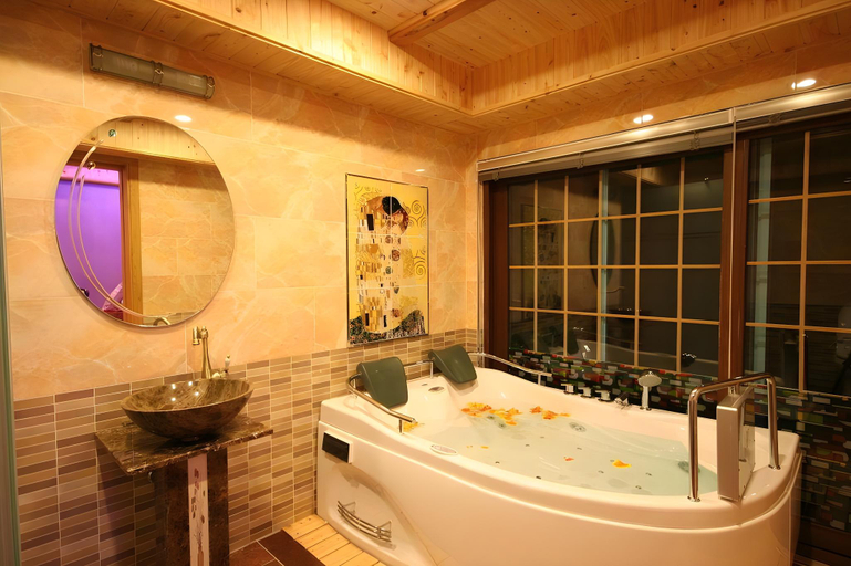 Bathroom 4, Palm Valley Pool Villa Resort, Seogwipo