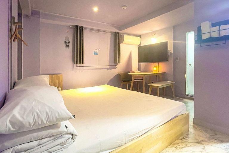 Bedroom 2, Sinchon Champus, Seodaemun