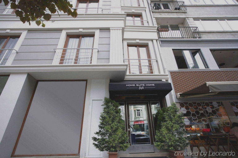 Exterior & Views