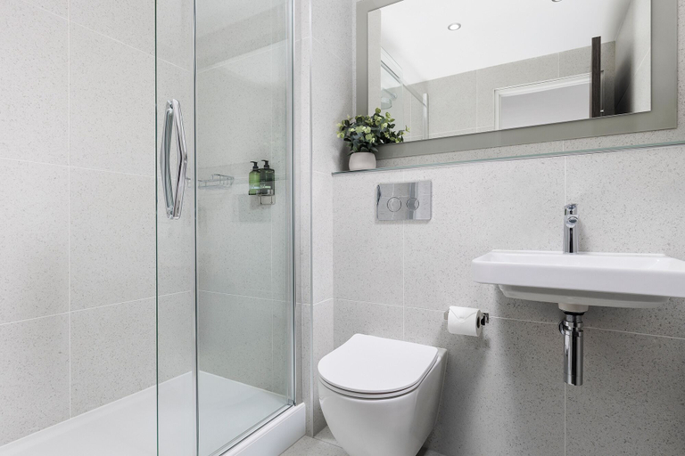 Bathroom 3, Forth House by Supercity Aparthotels, Edinburgh