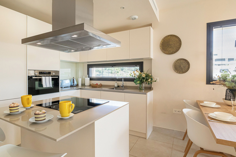 Private kitchen 5, Luxury Jardinana Lotus 700m To Beach, Málaga