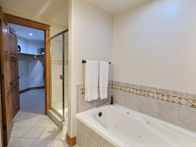 Bathroom 4, Traverse Hospitality, Gunnison
