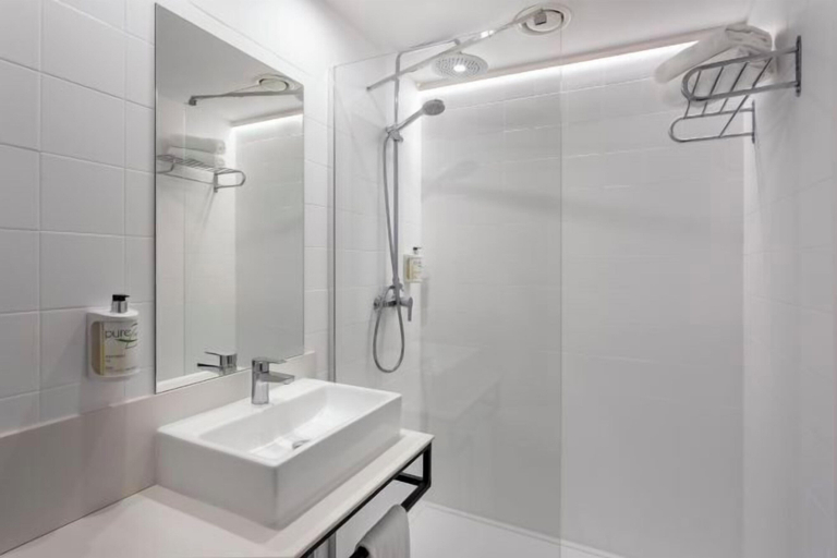 Bathroom 5, B&B Hotel Figueres, Girona