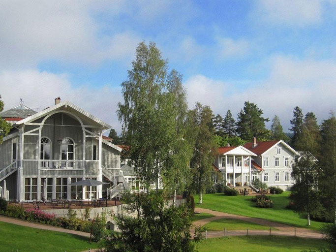 Exterior & Views