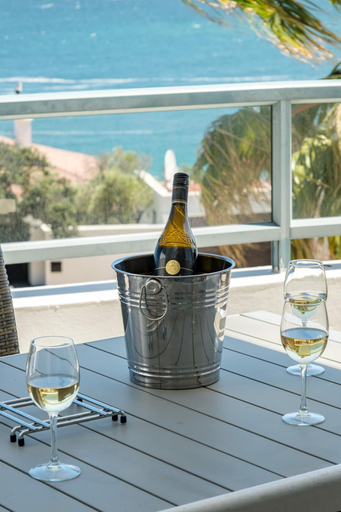 Food & Drinks 5, Stylish Secure Camps Bay Holiday Apartment 9 Nautica, City of Cape Town