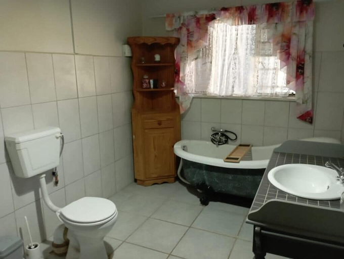 Bathroom 2, Eagles Nest Bed & Breakfast, Uthungulu