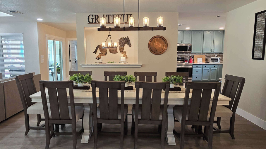 Dining 4, Gruene Gables Pool & Game Room, Comal