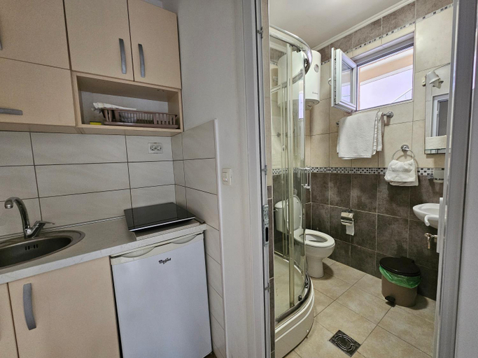 Others 3, Radovic Apartments