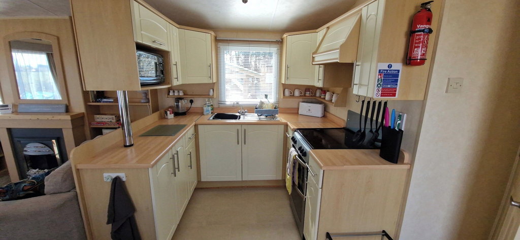 Private kitchen 5, Fieldview Lodge Dog Friendly nr Anderby Creek, Lincolnshire